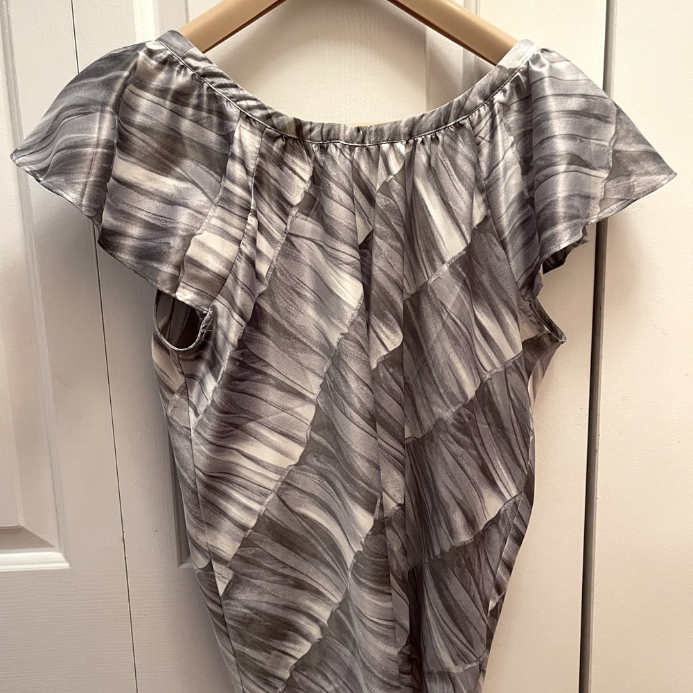 Banana Republic silky top size medium